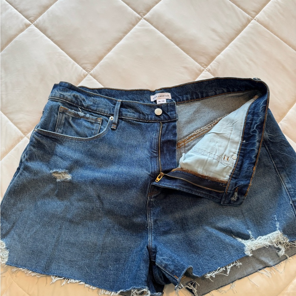 Good American Classic Blue Denim Shorts